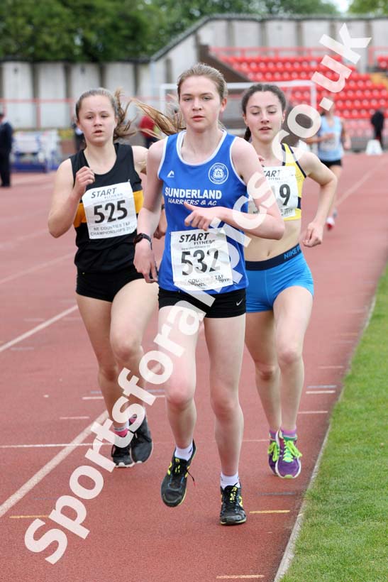 Womens under-17s 3000 metres, North Eastern Champs, Gateshead Stadium. Photo: David T. Hewitson/Sports for All Pics